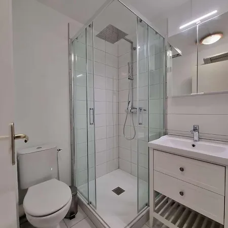 Jolie Maison De 2 Climatisees Veranda Terrasse Parking Privatif Dans Securisee Avec Piscine Commune 400 M De La Lrcs99 Villa *